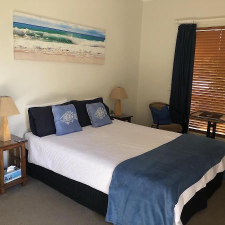Beachhouse Bed And Breakfast Redcliffe Exterior photo