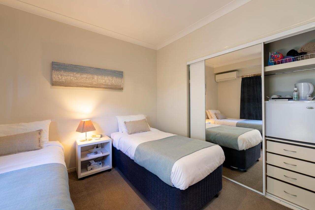 Beachhouse Bed And Breakfast Redcliffe Exterior photo